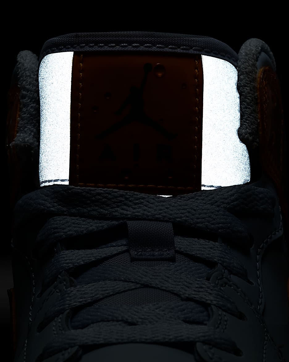 Air Jordan 1 Mid SE Big Kids Shoes. Nike